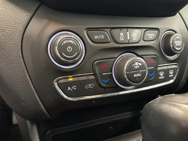 Used 2022 Gray Jeep Limited image 35