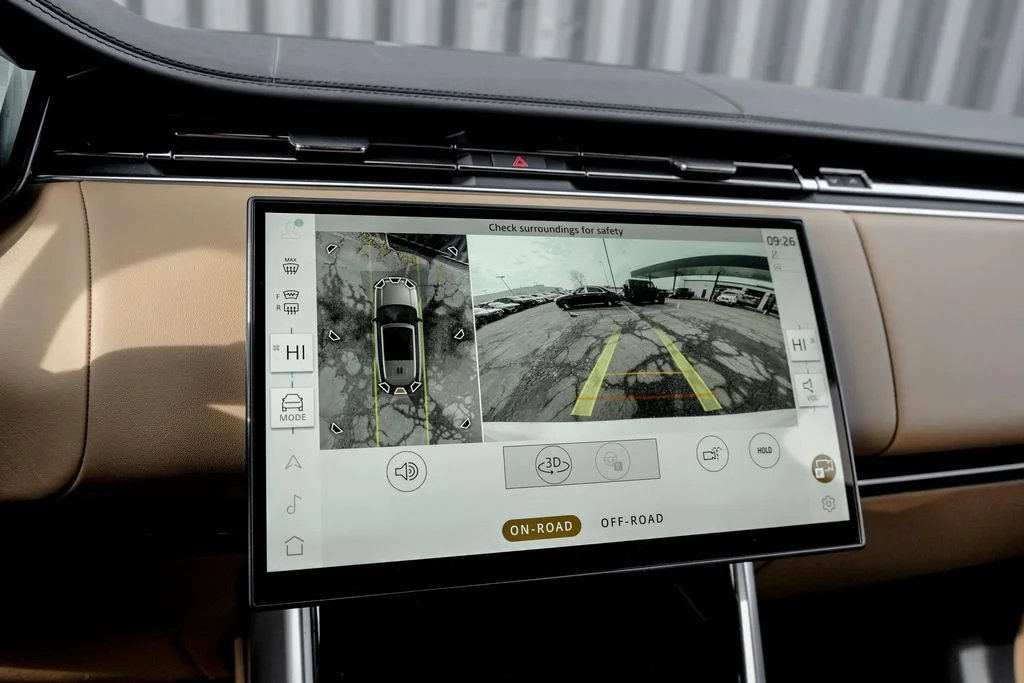 New 2026 Fuji White Land Rover SE image 12