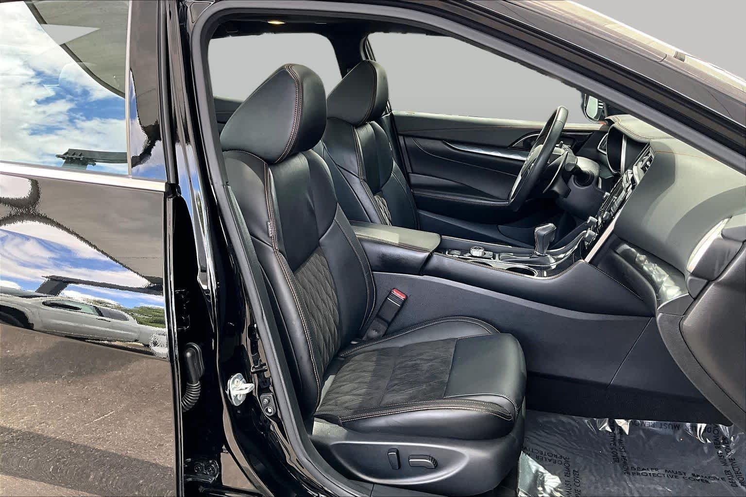 Used 2023 Super Black Nissan SR image 9