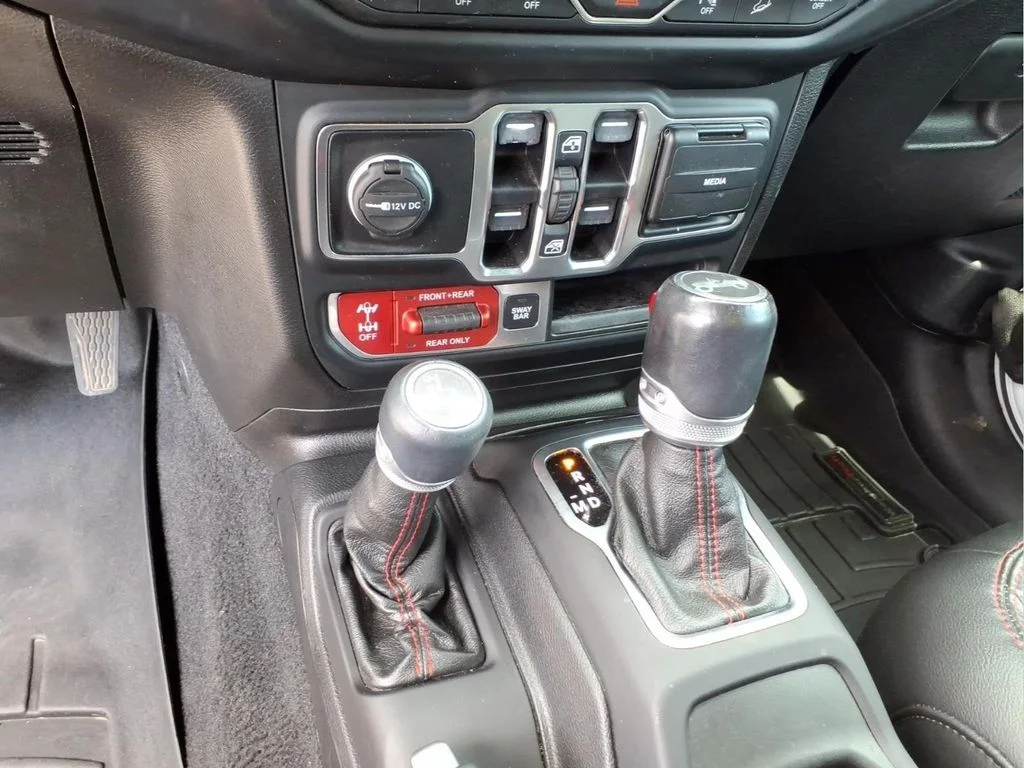 Used 2020 White Jeep Unlimited Rubicon image 26