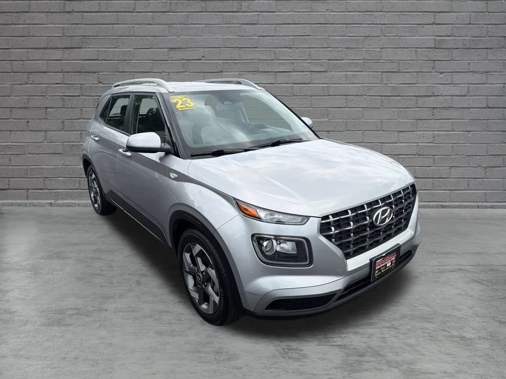 Used 2023 Stellar Silver Hyundai SEL image 1