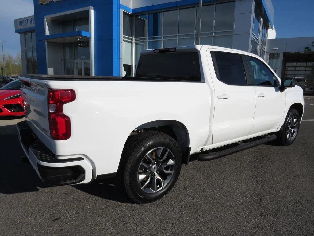 Used 2024 Summit White Chevrolet RST image 7