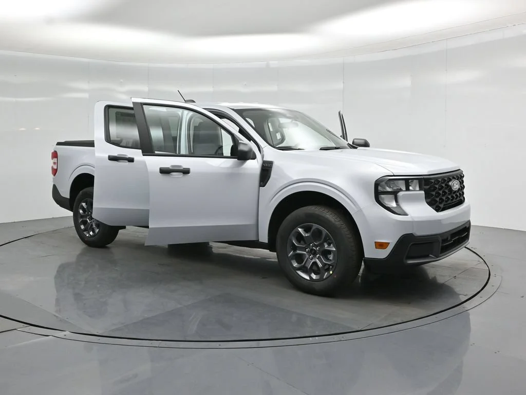 New 2026 Space White Metallic Ford XLT image 25