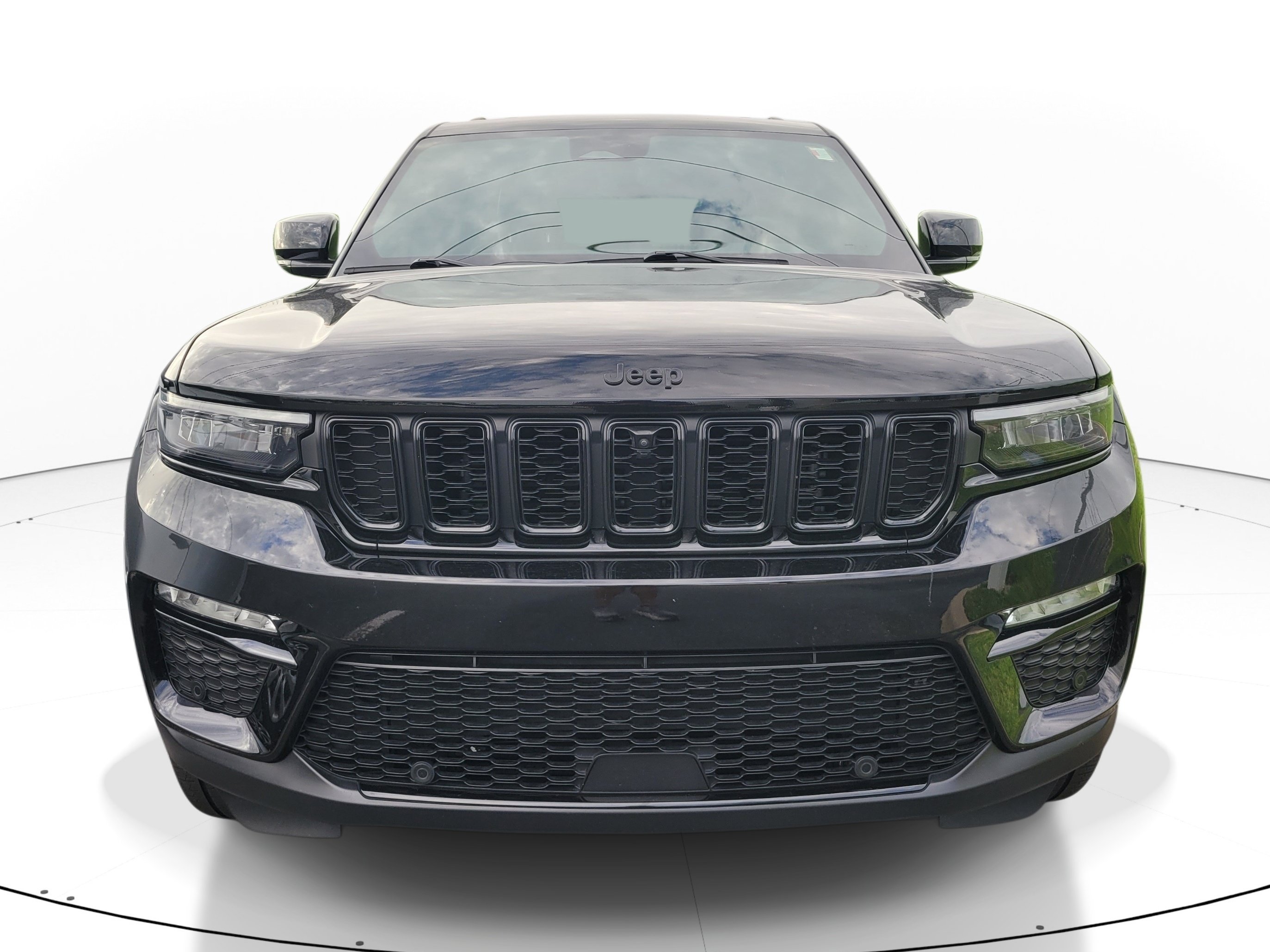 Used 2024 Diamond Black Crystal Pearlcoat Jeep Limited image 2