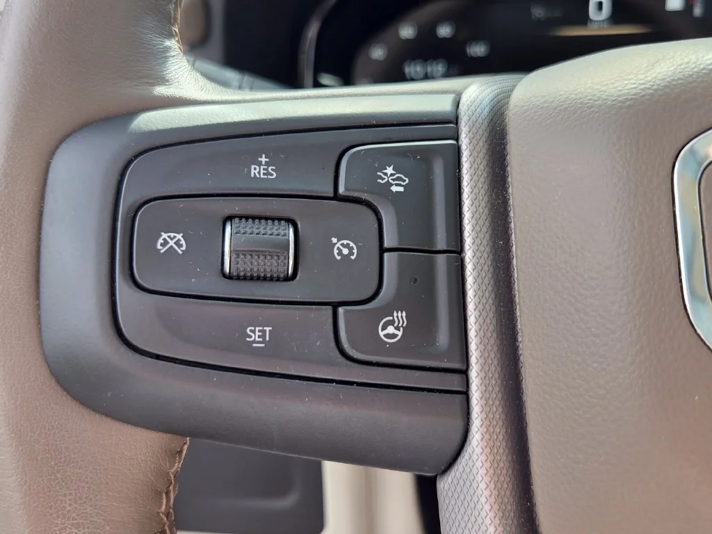 Used 2022 PEARL BEIGE METALLIC GMC Denali image 31