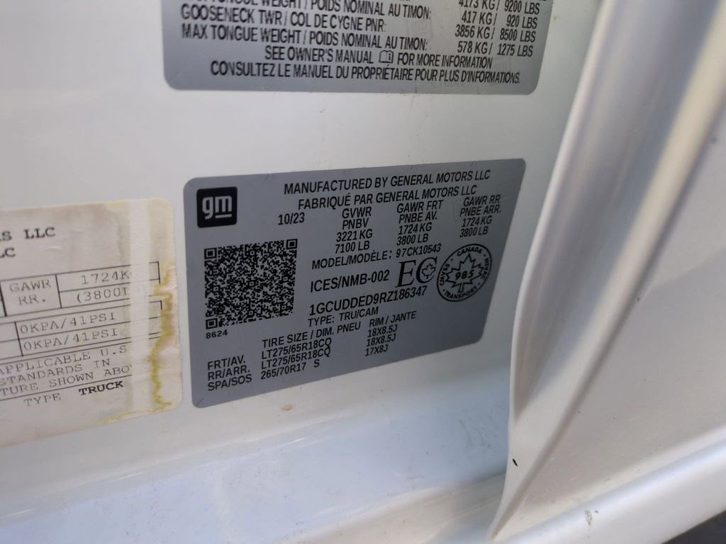 Used 2024 White Chevrolet LT image 33