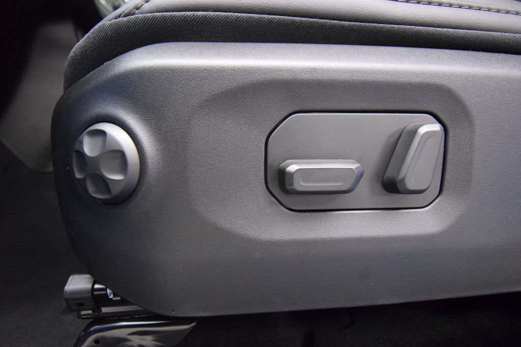 New 2026 Hydro Blue Pearlcoat Jeep Rubicon X image 29