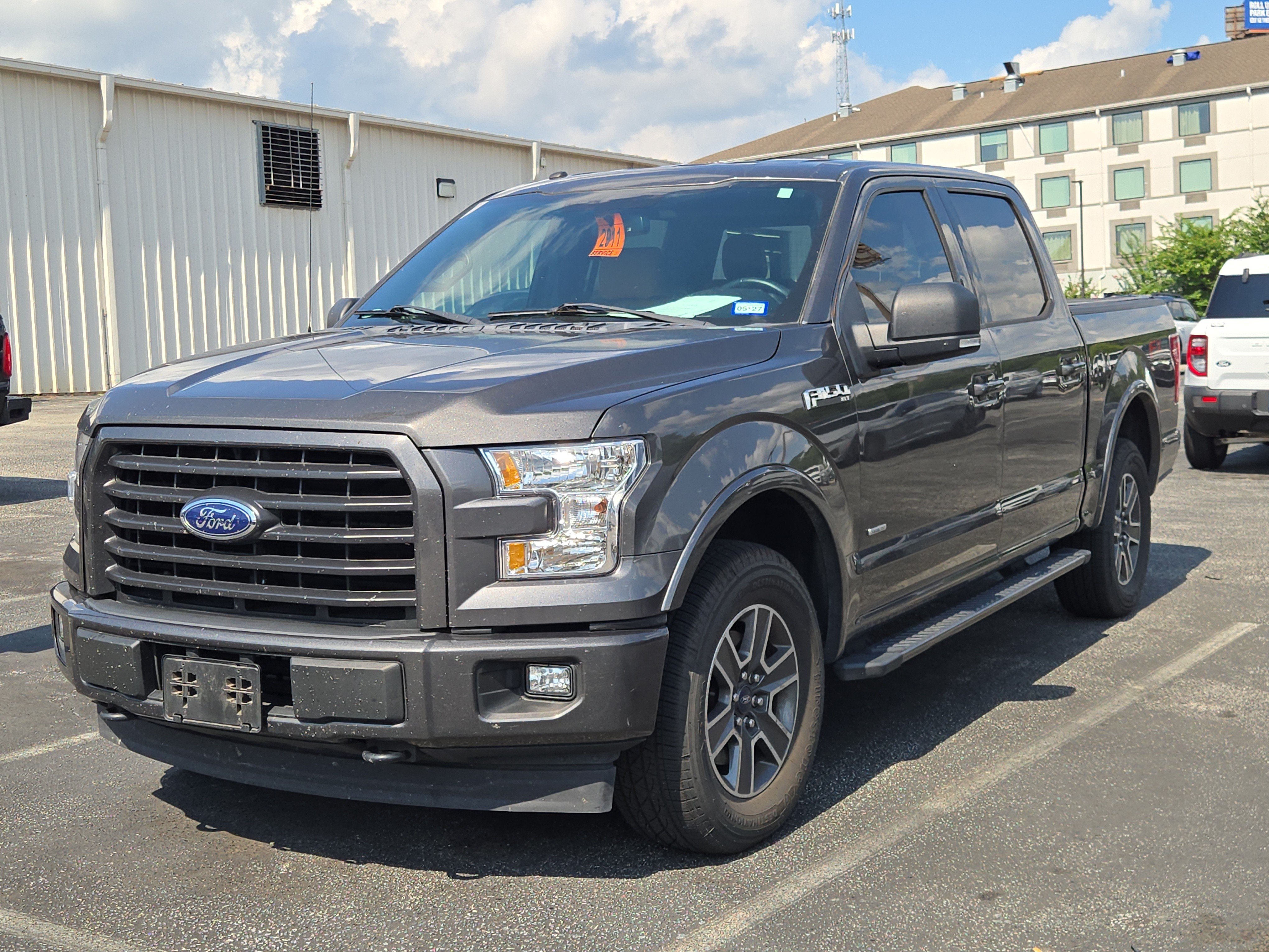 Used 2017 Magnetic Ford XLT image 1