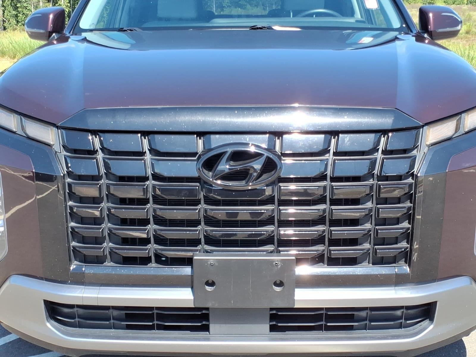 Used 2024 Sierra Burgundy Hyundai SEL 7P image 14