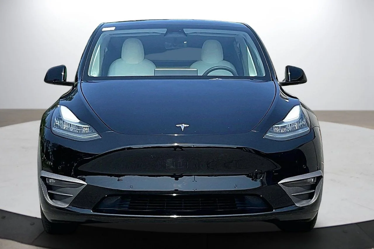 Used 2022  Tesla Long Range image 3
