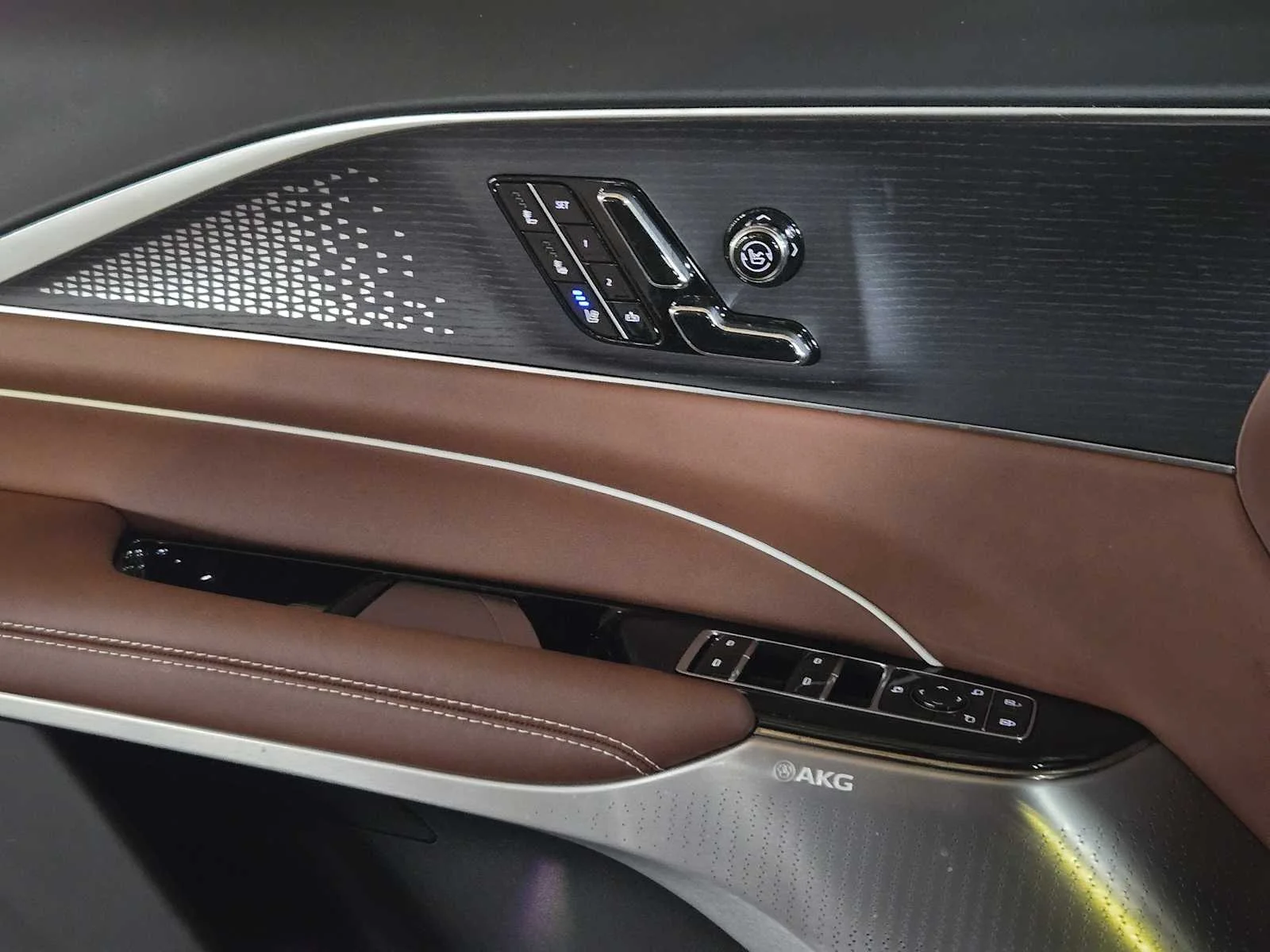2027 Cadillac LYRIQ Signature Sport - Photo 16