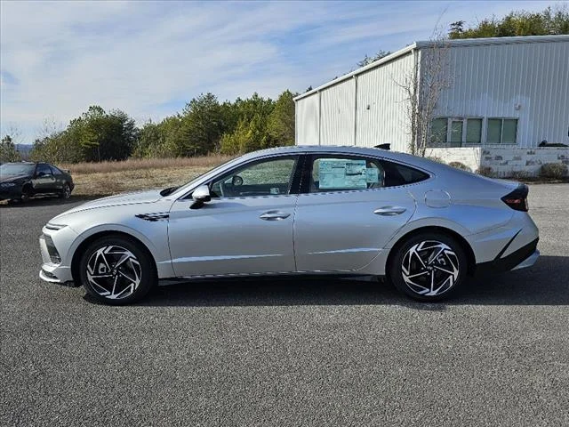 Used 2024 Aero Silver Hyundai SEL image 2