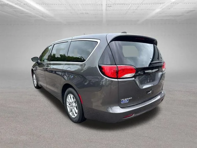 Used 2023 Gray Chrysler LX image 5