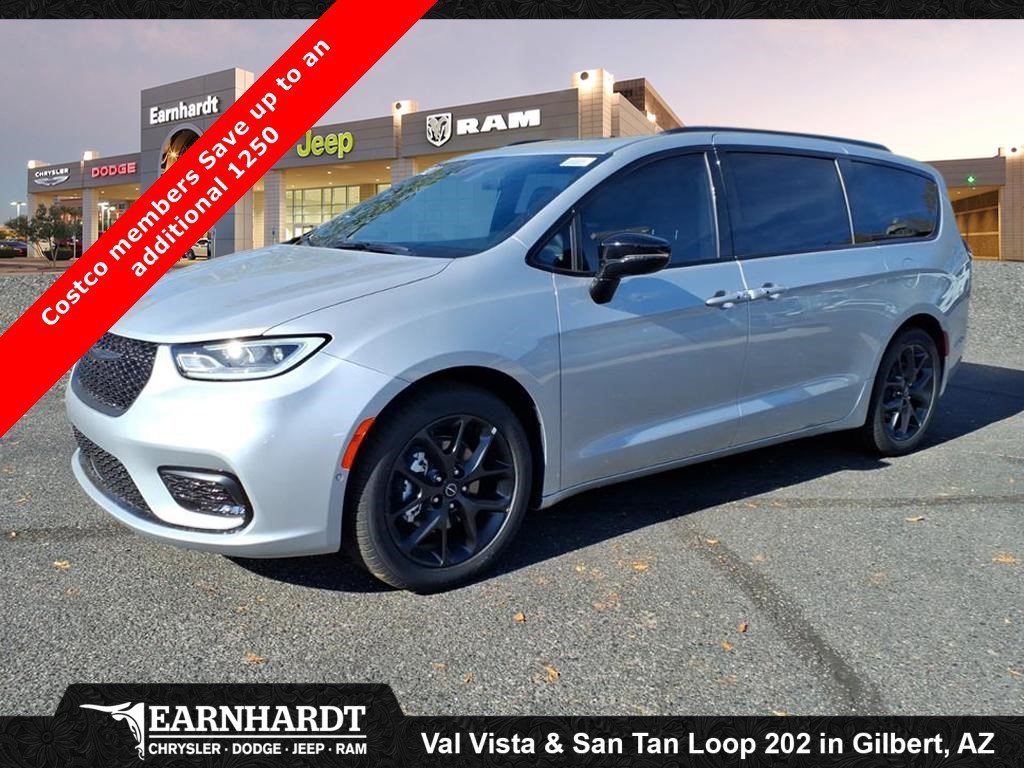2026 Chrysler Pacifica Limited's photo