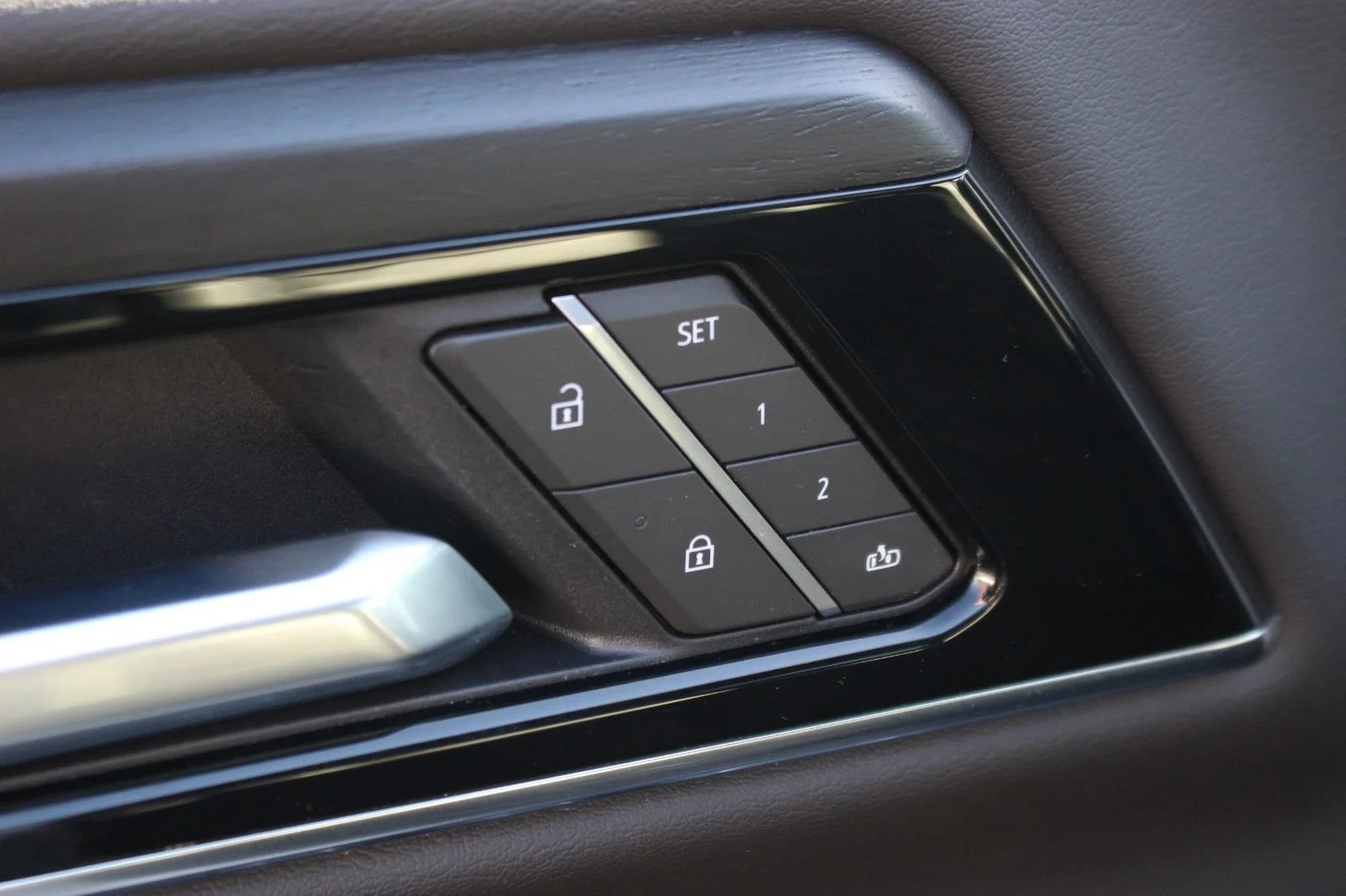 Used 2025 Summit White GMC Denali image 15