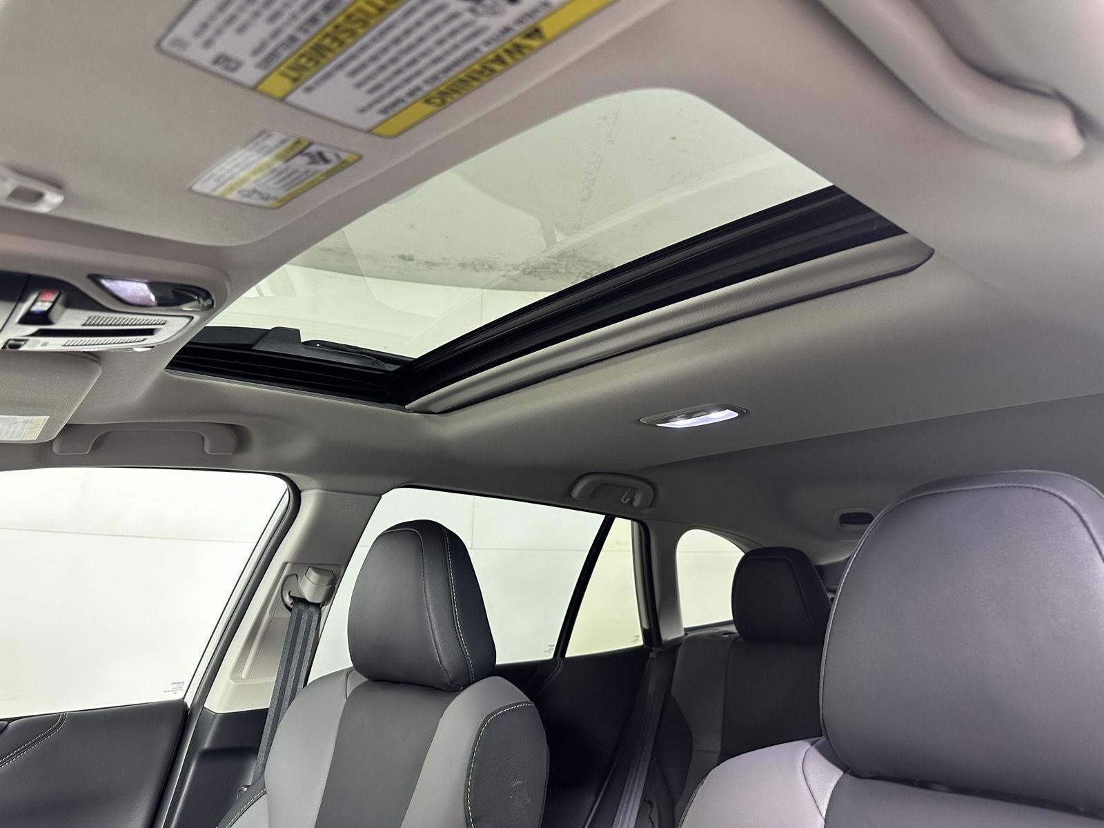 Used 2025 Crystal White Pearl Subaru Onyx Edition image 23