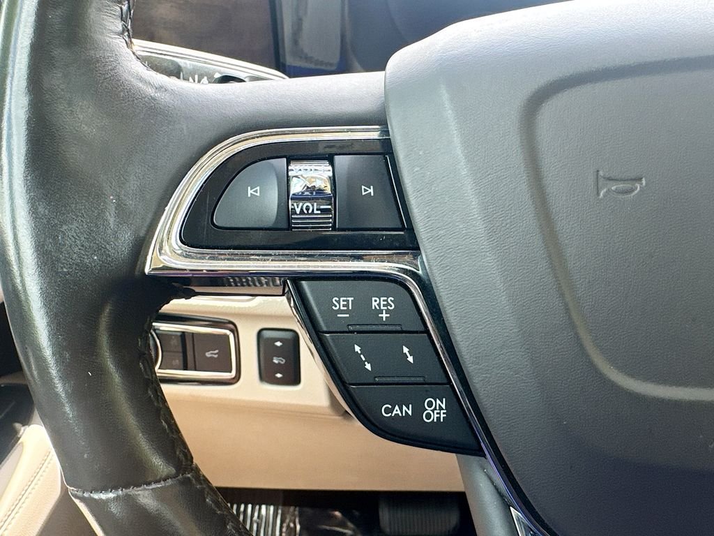 Used 2020 White Lincoln Reserve image 21