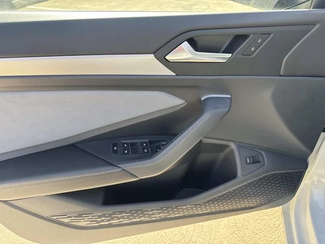 2025 Volkswagen Jetta SE - Photo 16
