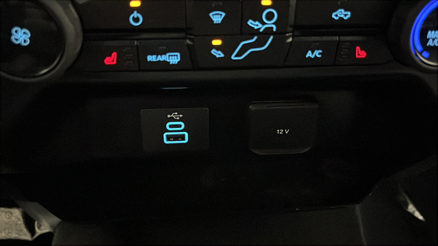 Used 2024 Agate Black Metallic Ford XLT image 31