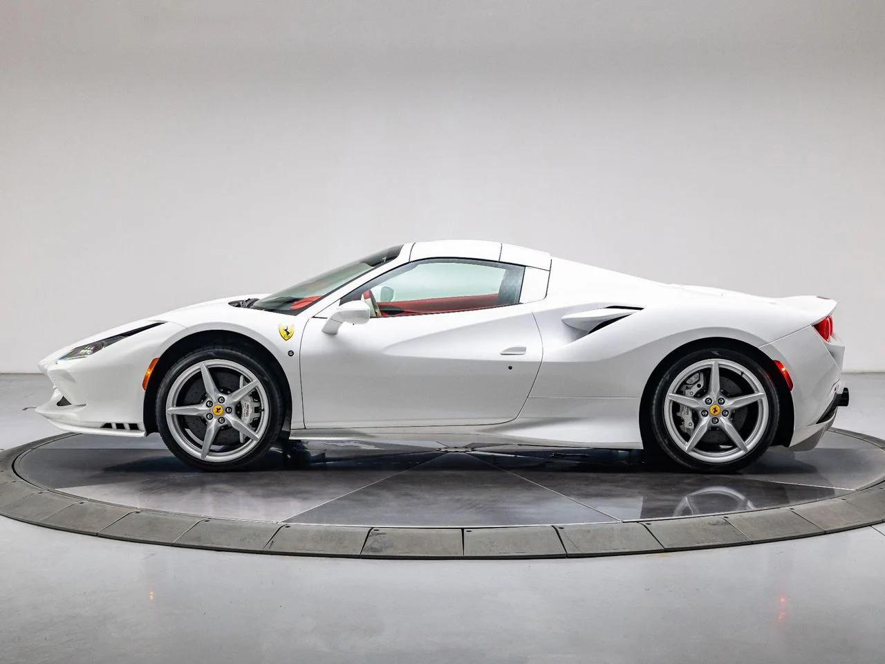 Used 2022 Bianco Cervino - Extra Campionario Ferrari Spider image 10