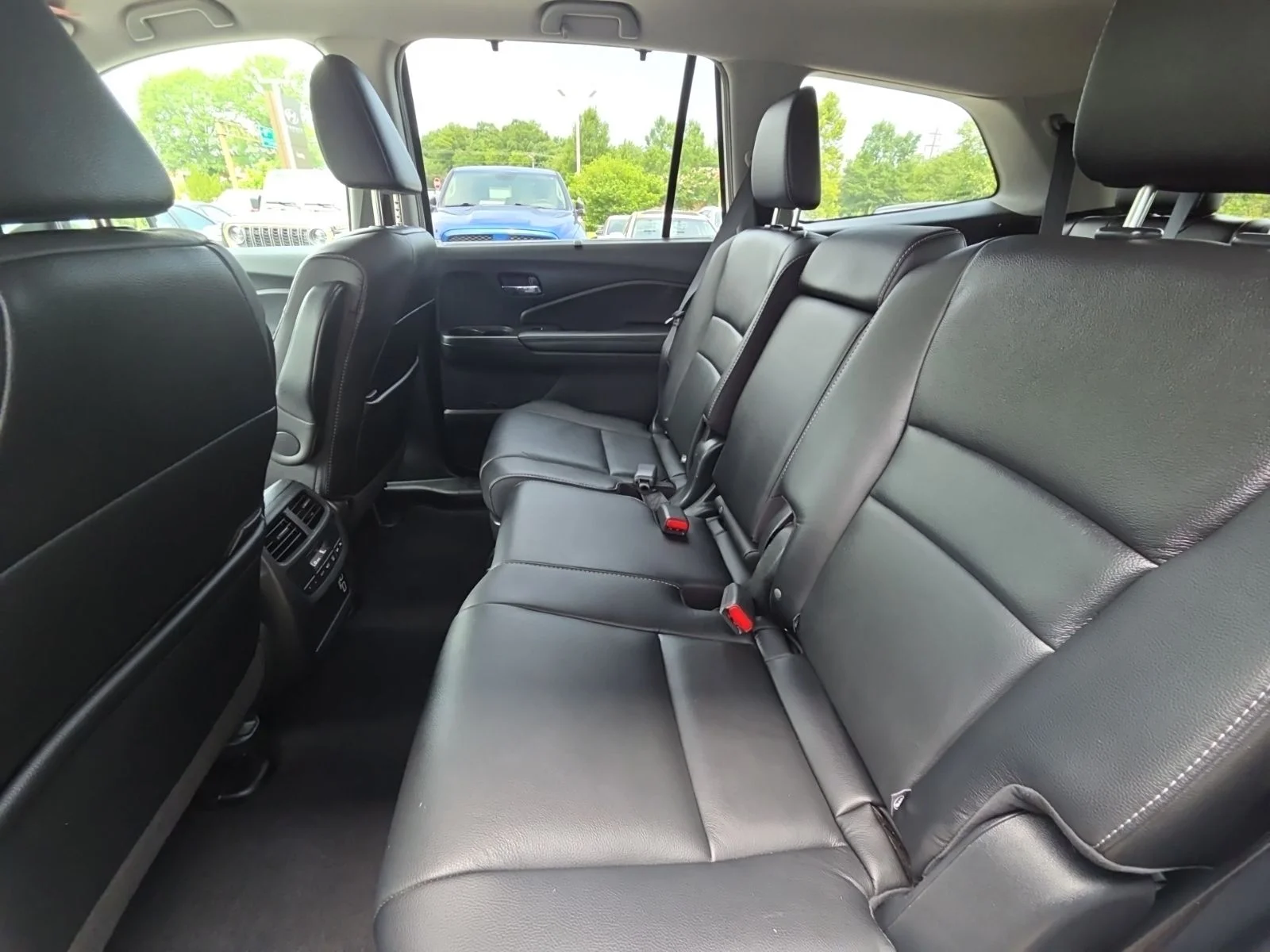 Used 2021 Silver Honda EX-L image 7