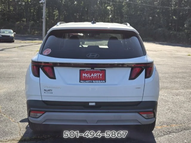 Used 2025 White Hyundai SEL image 4