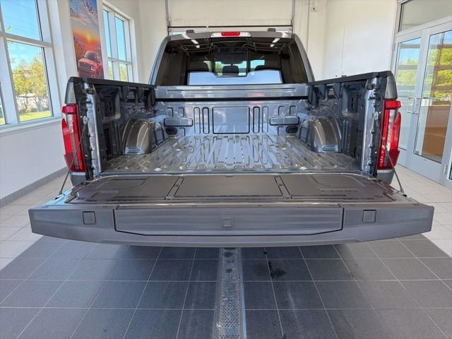 New 2026 Carbonized Gray Metallic Ford XLT image 12