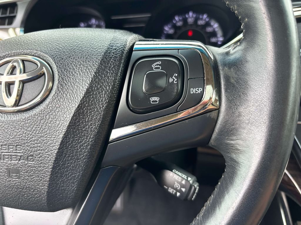 Used 2014 White Toyota XLE Touring image 17