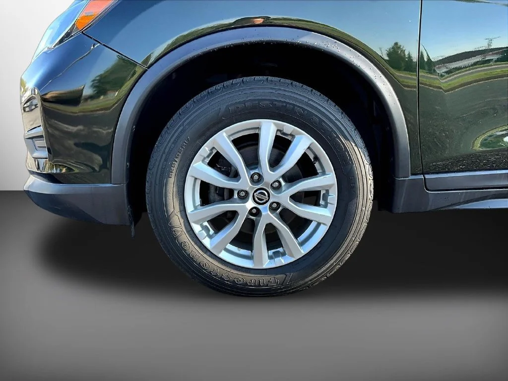 Used 2020 Midnight Pine Metallic Nissan SV image 38