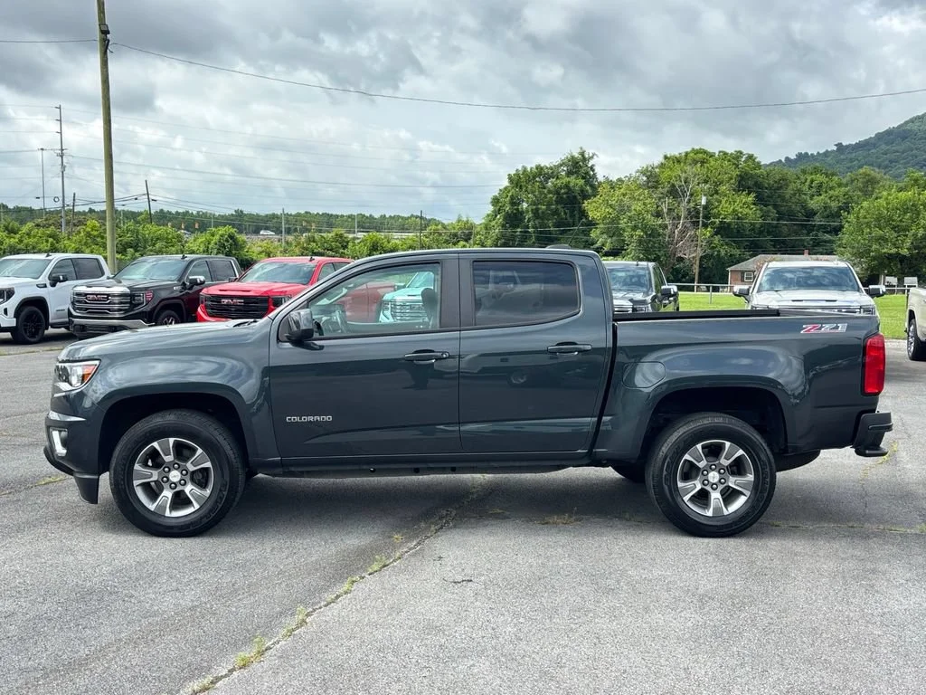 Used 2018 GRAPHITE METALLIC Chevrolet 2WD Z71 image 6