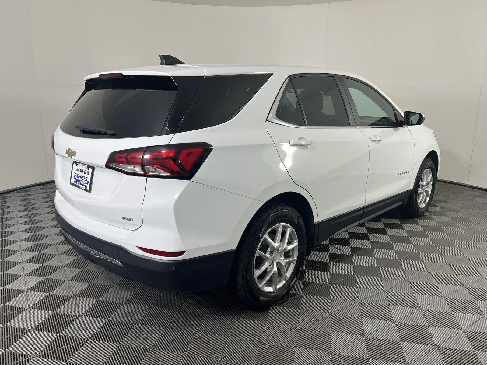 Used 2023 Summit White Chevrolet LT image 3