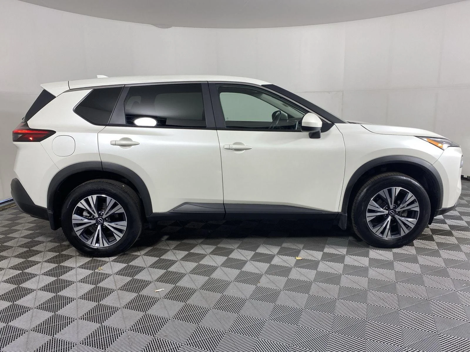 Used 2023 Pearl White Tricoat Nissan SV image 9