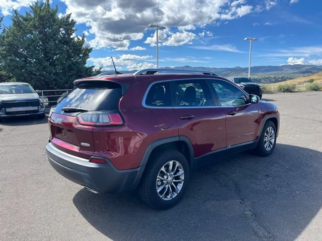 Used 2019 Velvet Red Pearlcoat Jeep Latitude Plus image 8