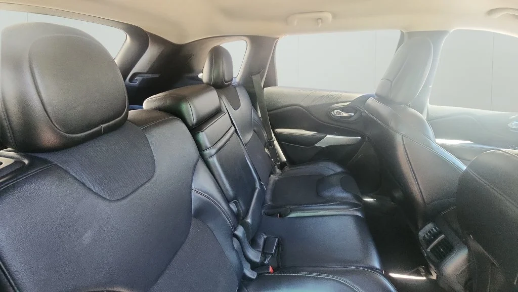 Used 2018 Blue Jeep Latitude Plus image 11