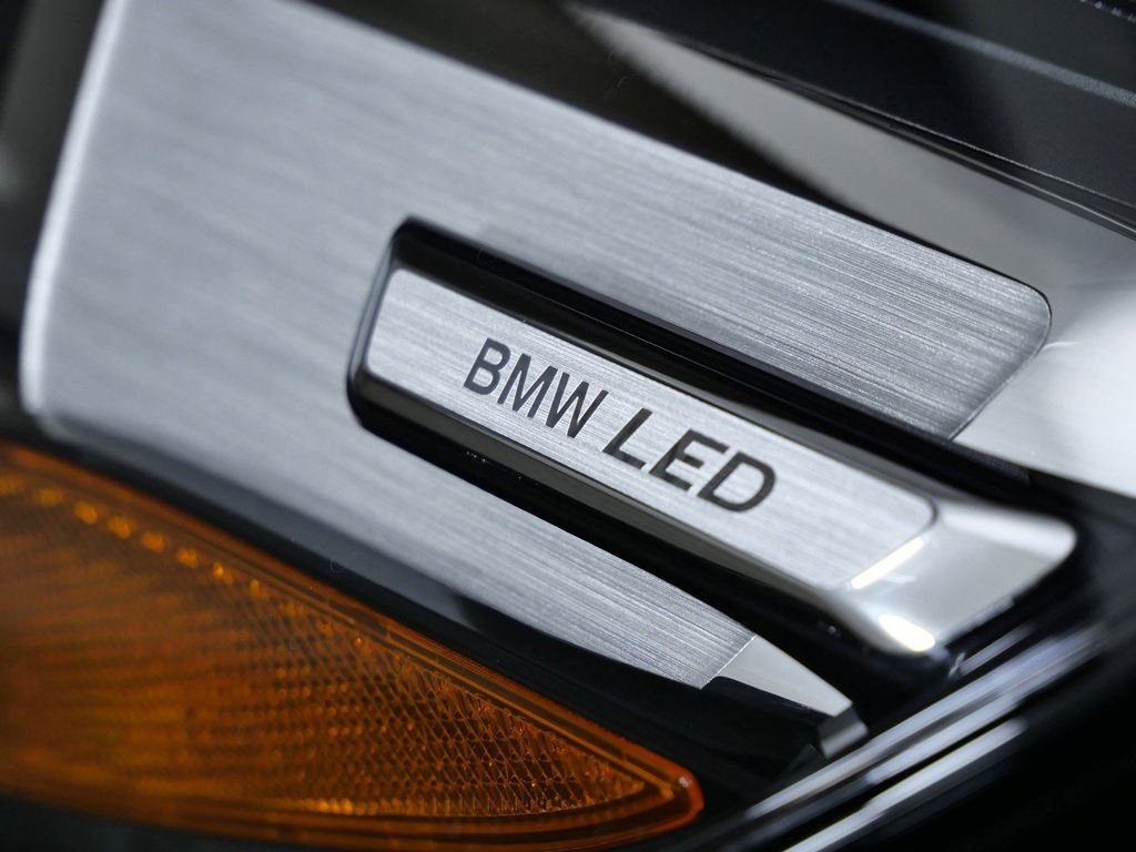 Used 2026 Jet Black BMW xDrive28i image 5