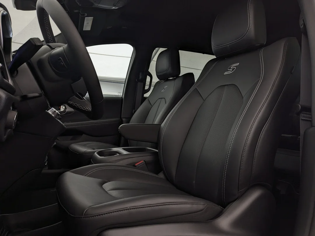 New 2026 White Chrysler Select - - AWD - 3.6L Pentastar V6 - Adaptive Cruise Control - Blind Spot Monitor & More! image 14