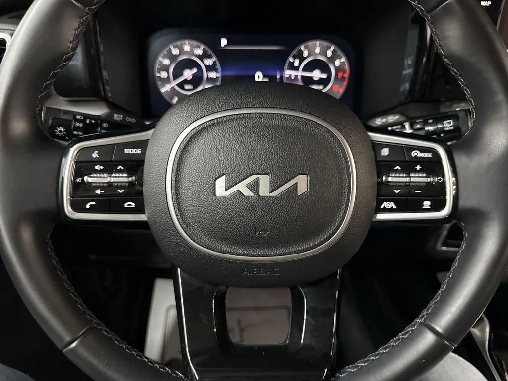 Used 2023 White Pearl Kia SX image 23
