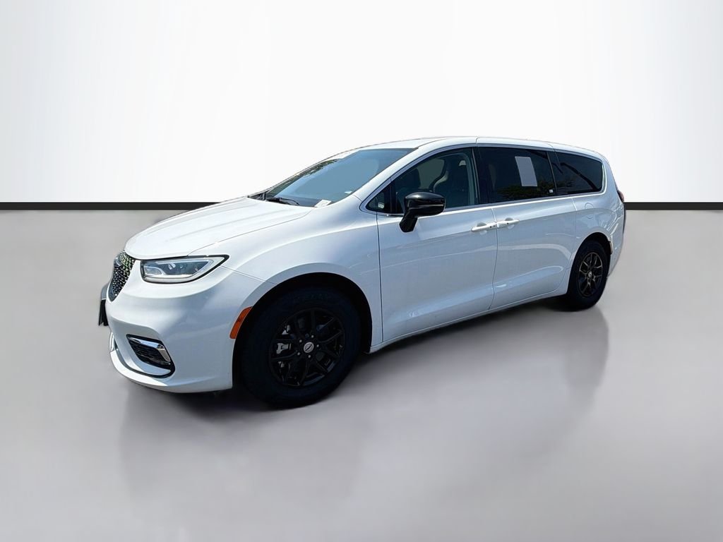 Used 2024 Bright White Clearcoat Chrysler Touring L image 1