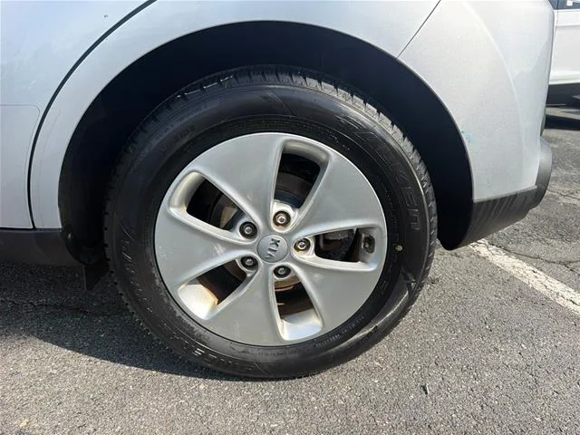 Used 2015 Bright Silver Kia  image 23