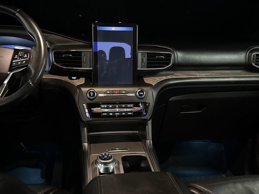 Used 2020 Black Metallic Ford Platinum image 20