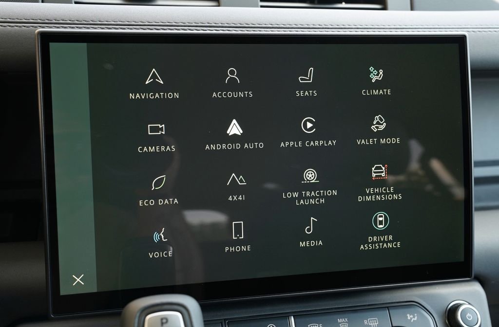 New 2026 Woolstone Green Land Rover S image 19