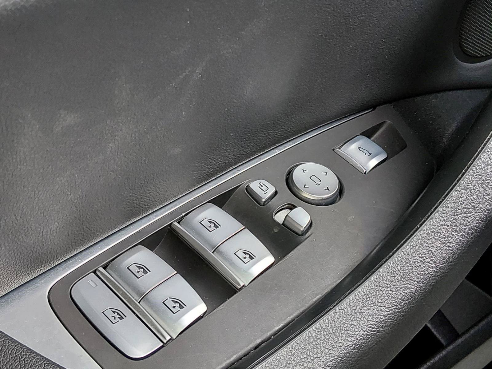 Used 2021 Black Sapphire Metallic BMW xDrive30i image 16