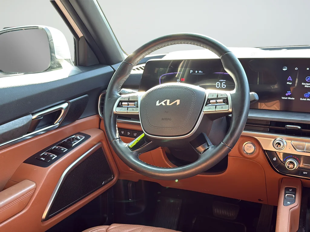 Used 2025 White Kia EX X-Line image 36