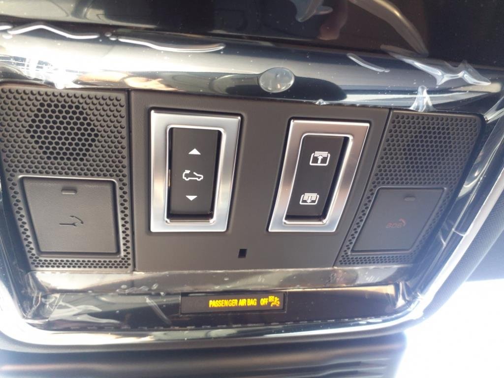 New 2025 Fuji White LAND ROVER Dynamic HSE image 19