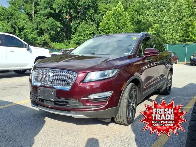 Used 2019  Lincoln Reserve image 1