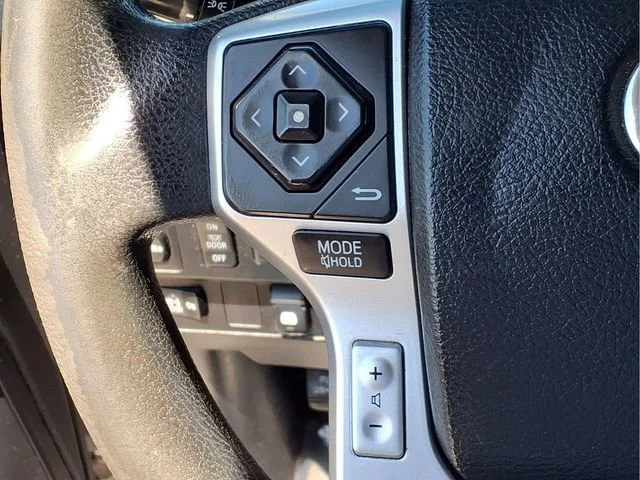 Used 2015  Toyota SR5 image 13