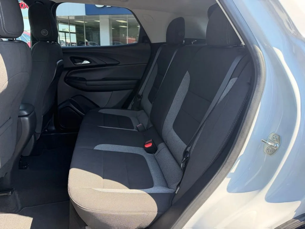 Used 2025 Summit White Chevrolet LT image 19