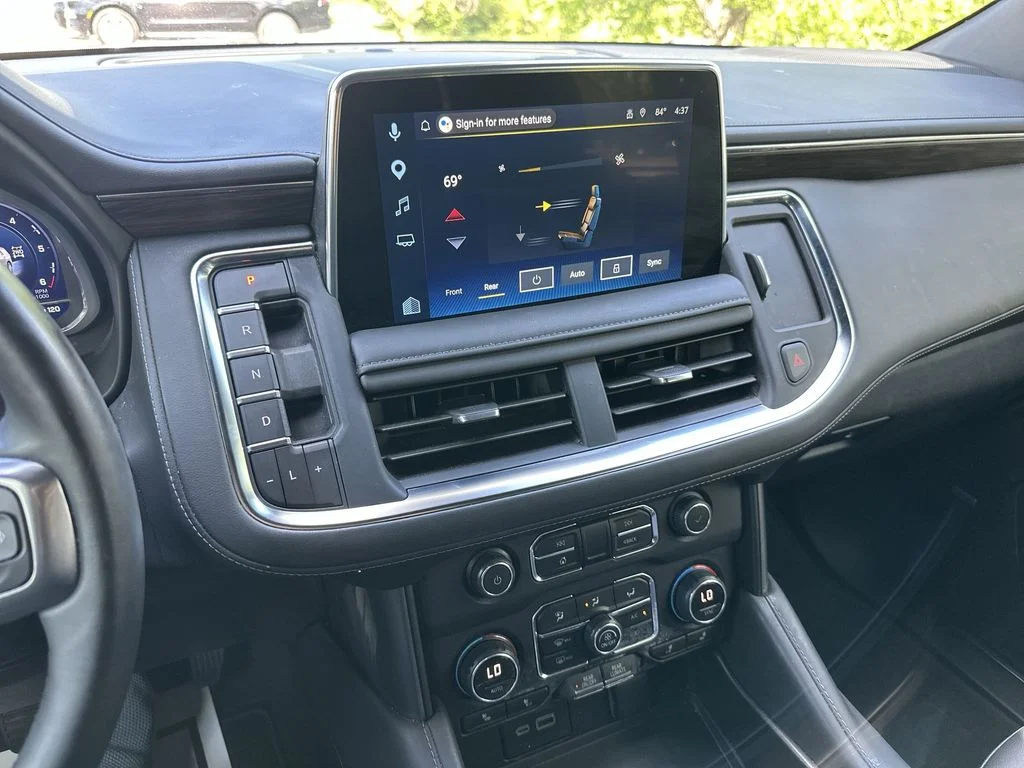 Used 2023 White Chevrolet Z71 image 19