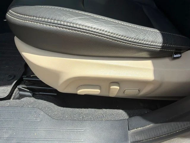 Used 2019 Gray Subaru 2.5i Premium image 11