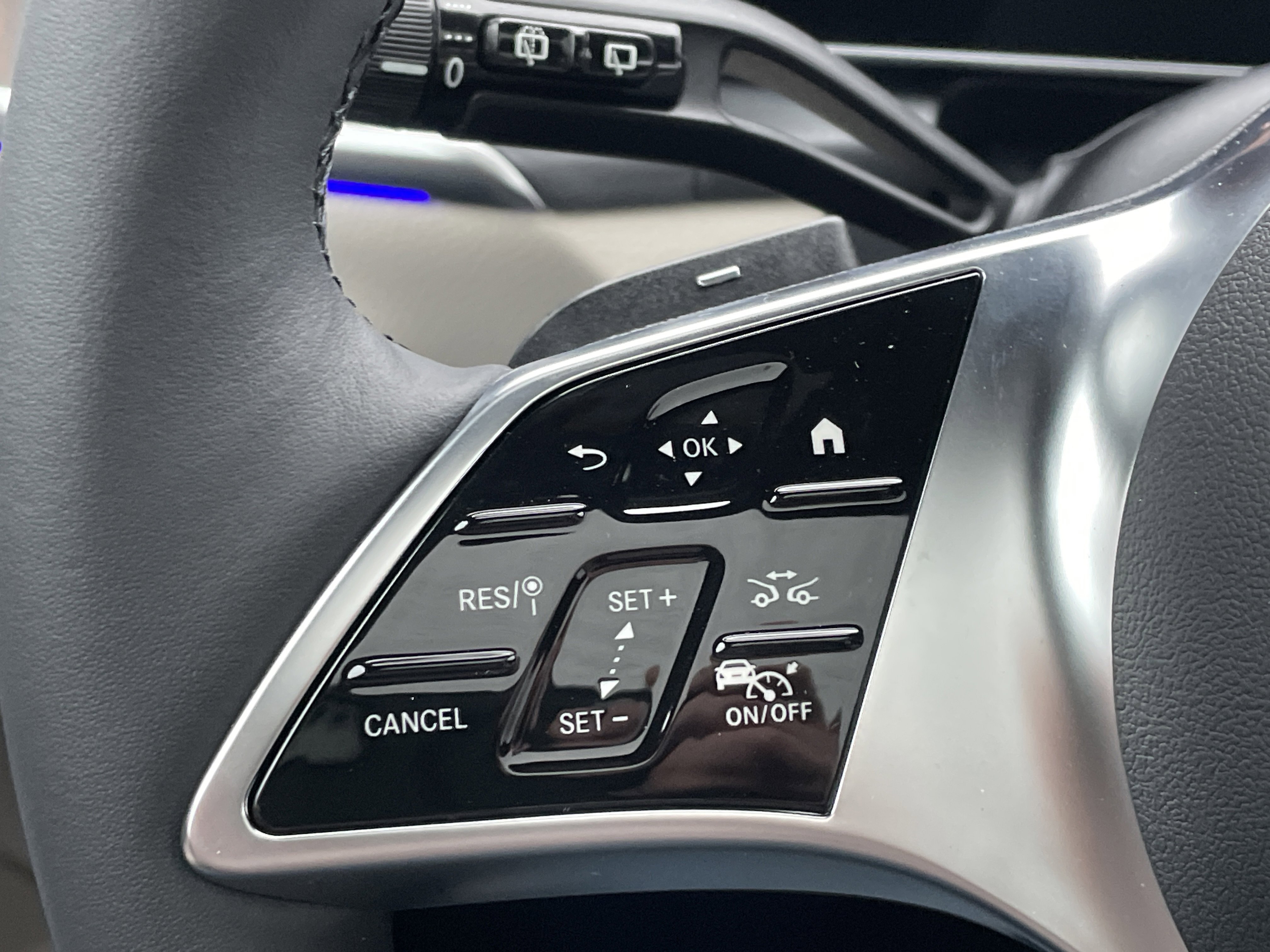 New 2026 Cirrus Silver Metallic Mercedes-Benz GLC 300 SUV image 26